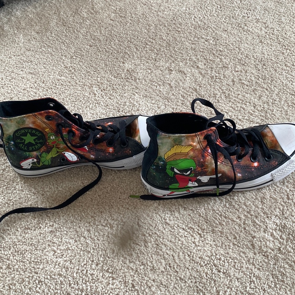 Like new Converse Chuck Taylor All Star Hi Looney Tunes Marvin The Martian